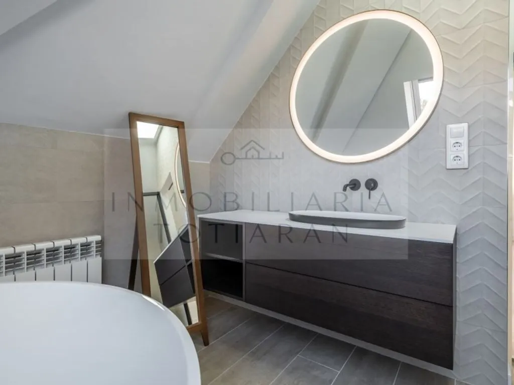 Vannitoad - Luxury Duplex with Ski Access in Tanau