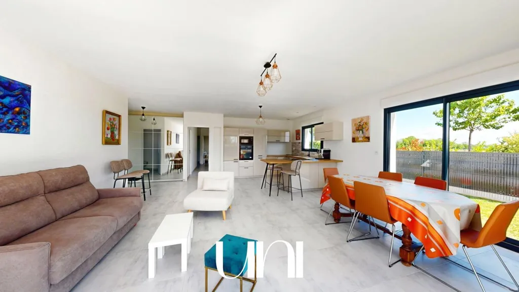 Elutuba - Contemporary House with Garden near Caen