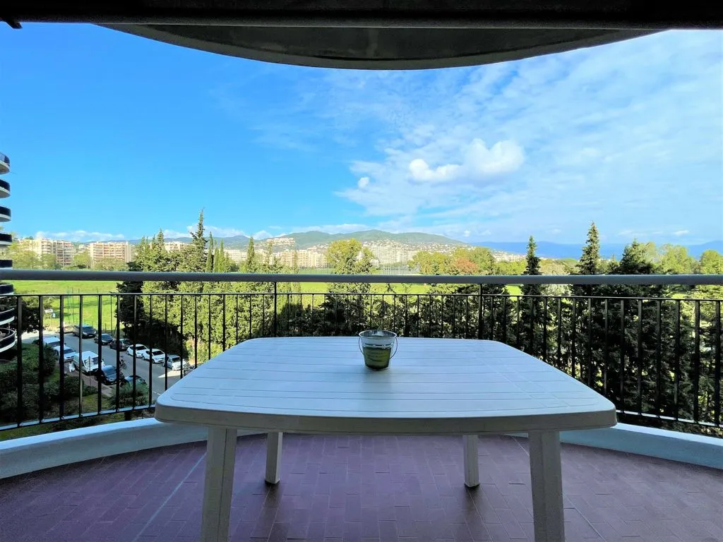 Rõdu - Studio Flat with Golf View in Mandelieu-la-Napoule