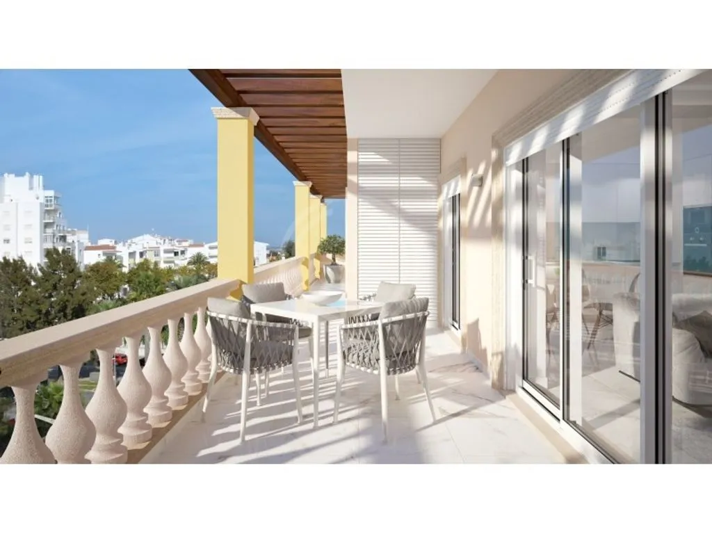 Balcon - Luxury 3-Bedroom Apartment with Pool in Lagos