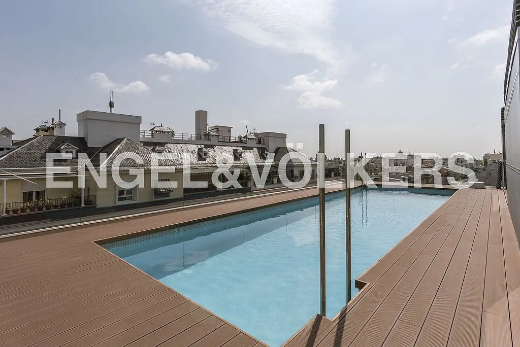 Piscina - 3-Bed Apartment with Pool in Ríos Rosas