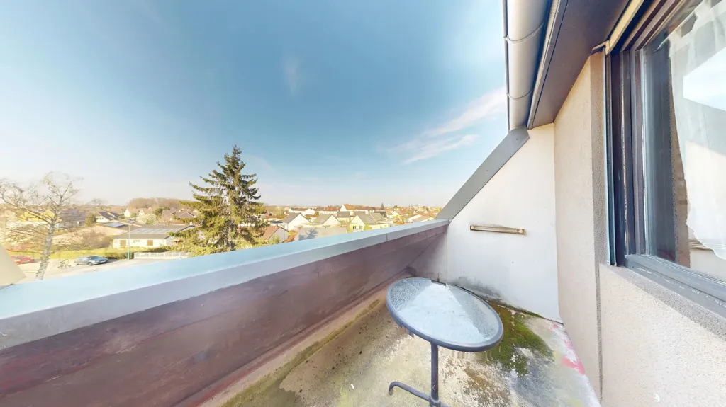 Balcony - Two-Bedroom Flat with Balconies in Hoenheim