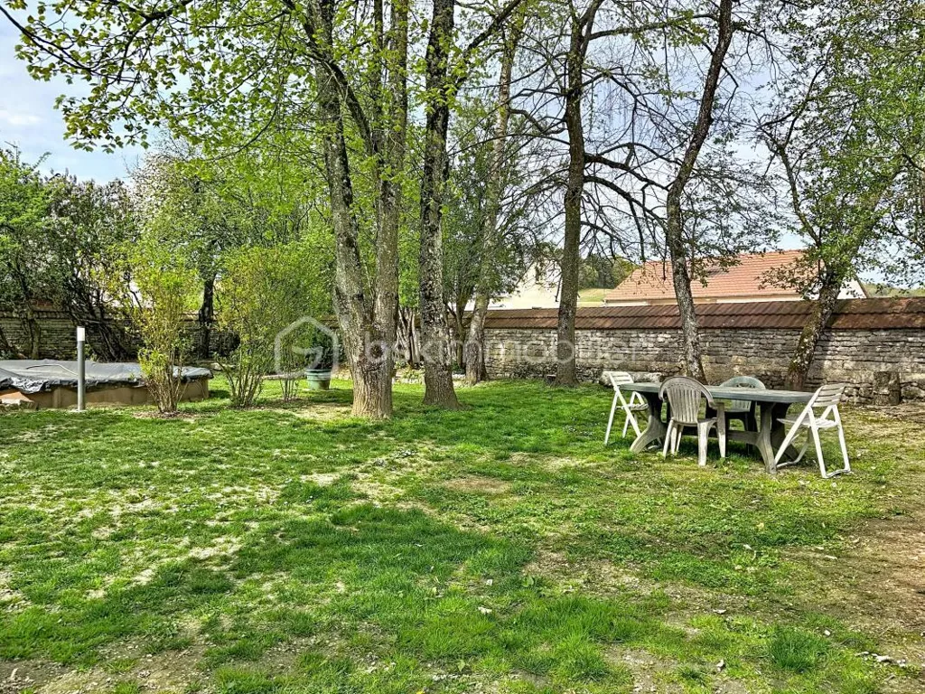 Jardin - Maison Familiale Lumineuse avec Piscine à Diénay