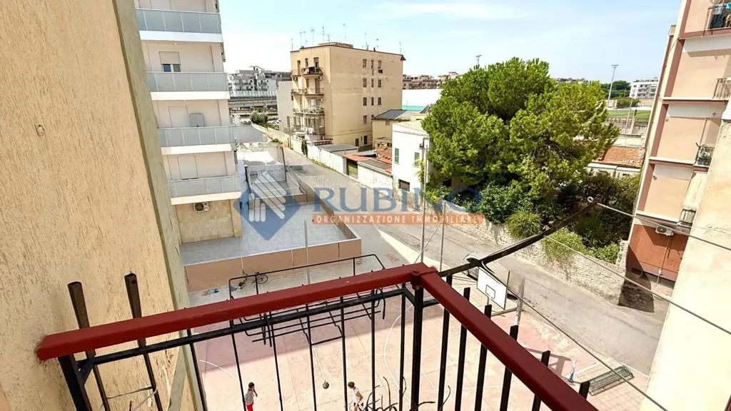 Rõdu - Rear-Facing Apartment with Balcony in Trani