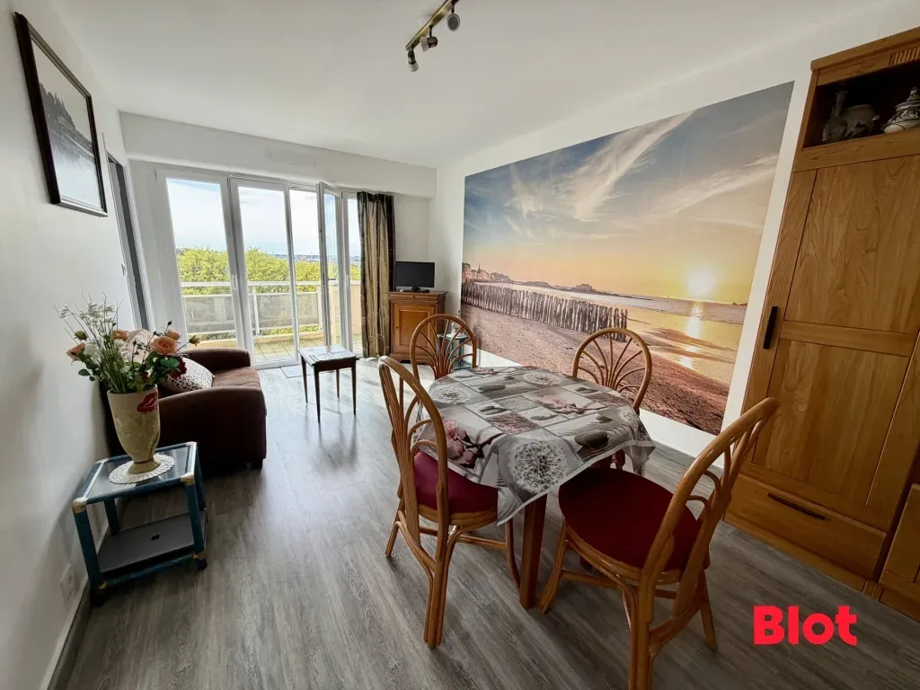 Söögituba - 2-Bedroom Apartment with Balcony in Saint-Malo