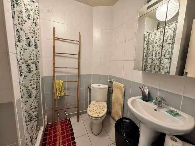 Salles de bain - Studio avec Coin Cuisine à Orsay
