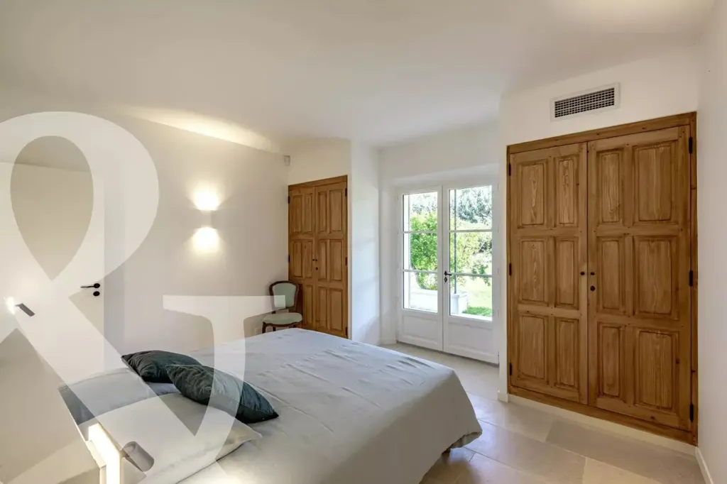 7-toaline maja asukohas Eygalières