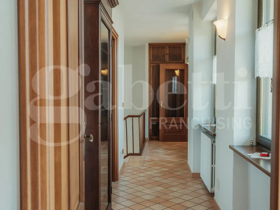 Esik - Rustic Villa with Private Park in Bibiana