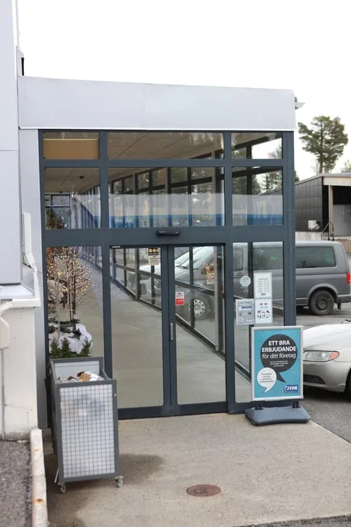 Extérieur - Large Property with Ample Parking near E14