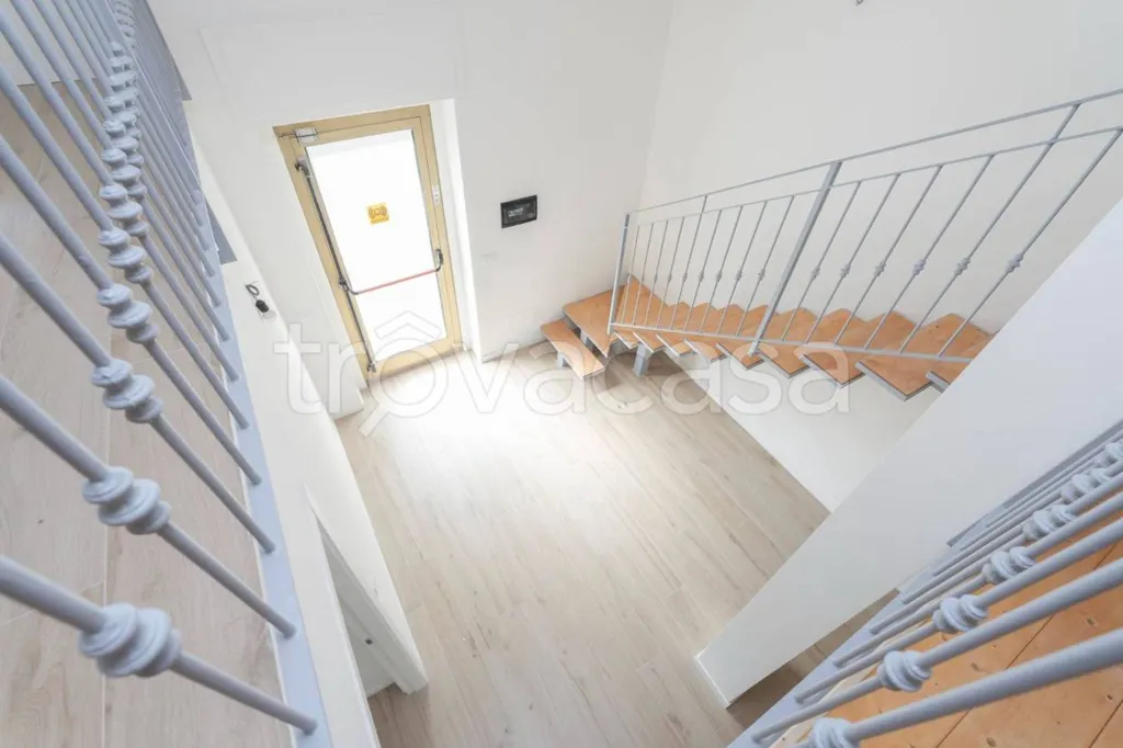 Pièces - Modern Loft with Dual Access in Turin