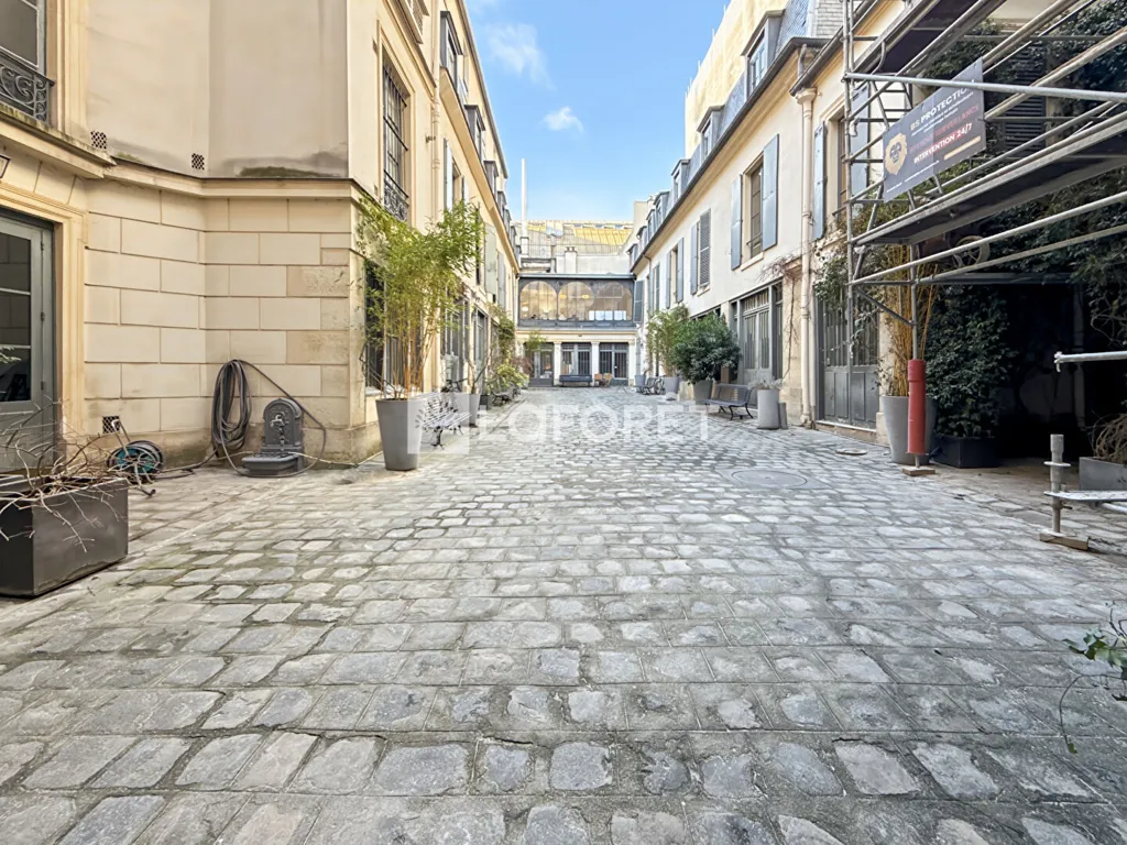 Aed - Refurbished Parisian Flat with Balcony