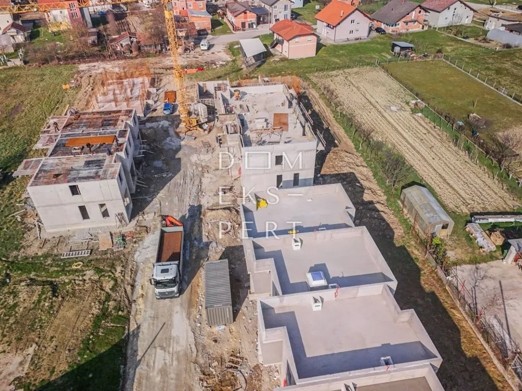 Vista aerea - Two-Storey Apartment with Garden in Rugvica