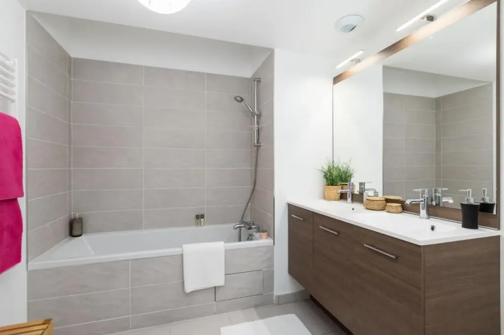 Salles de bain - Appartement 4 pièces à Cavalaire-sur-Mer