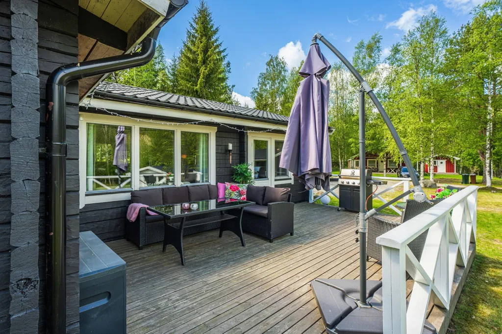 Terrass - Charming Seafront Home with Open Plan in Tranquil Setting