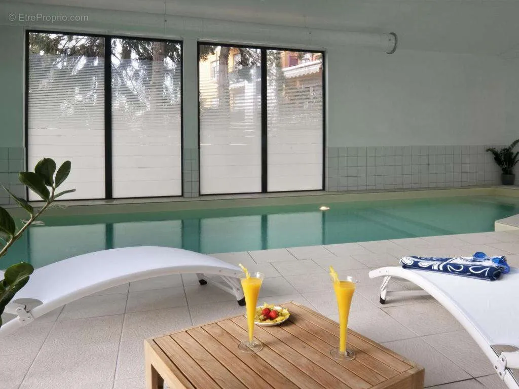 Piscine - Studio Meublé en Résidence Hôtelière à Saint-Louis