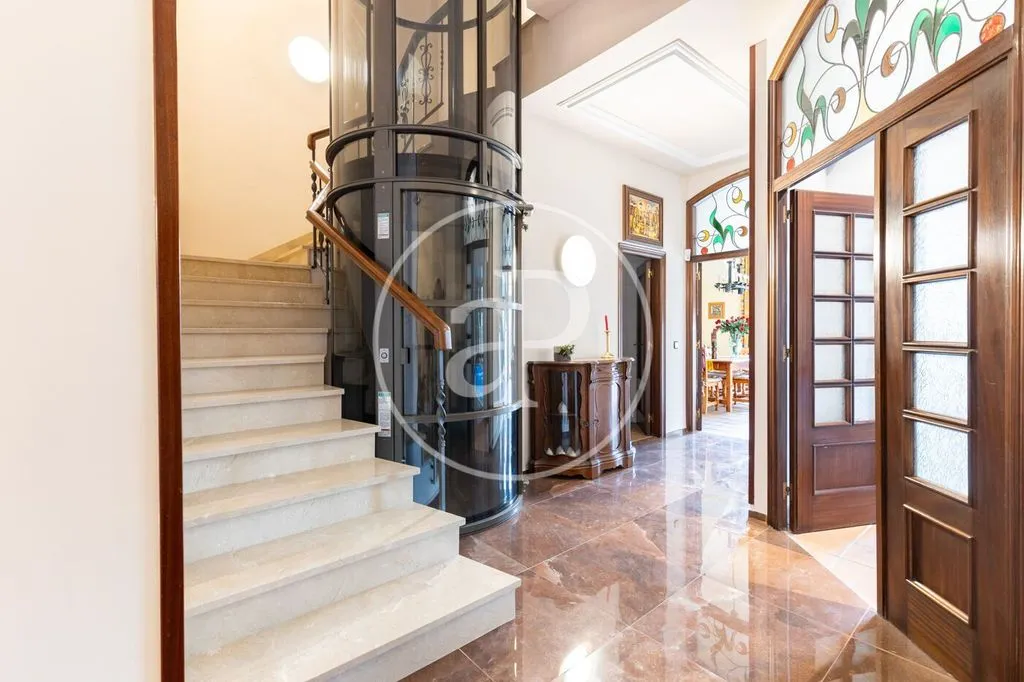 Pièces - Luxury Villa with Pool in Sabadell