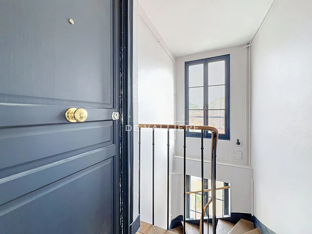 Esik - Flat with Balcony in Nanterre Centre