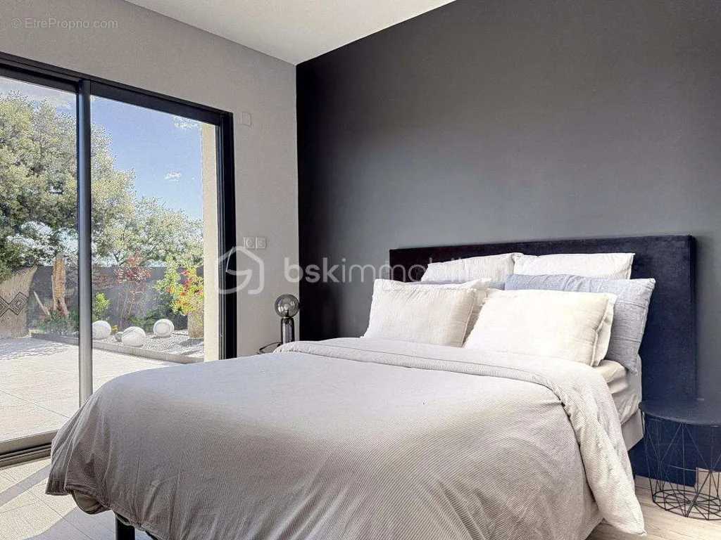 Bedrooms - Villa with Panoramic View on Vedène Heights