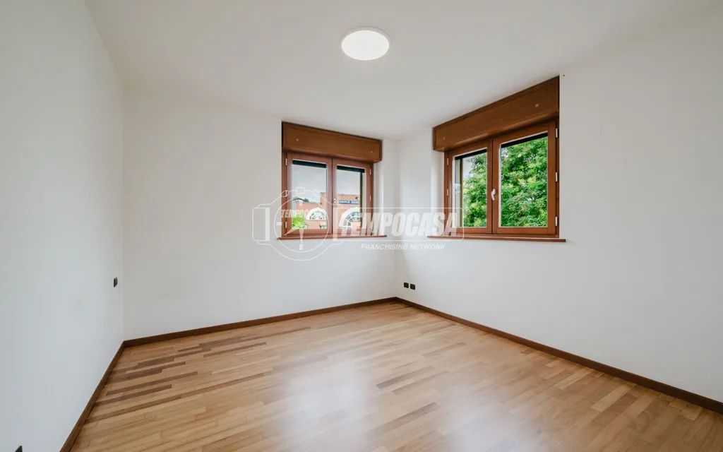 Pièces - Two-Bedroom Apartment with Balcony in Trezzano Sul Naviglio