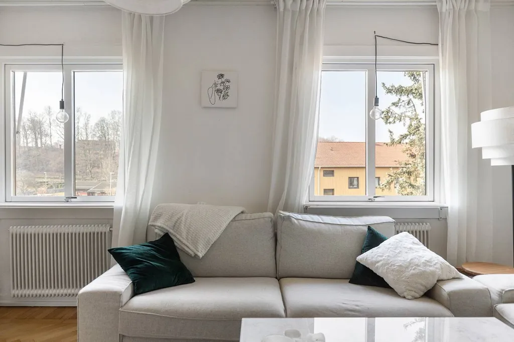 Séjour - Renovated Two-Bedroom Flat with West View in Surte