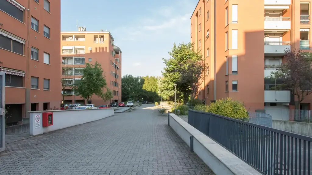 Välivaade - Trilocale with Balcony in Figino, Milan