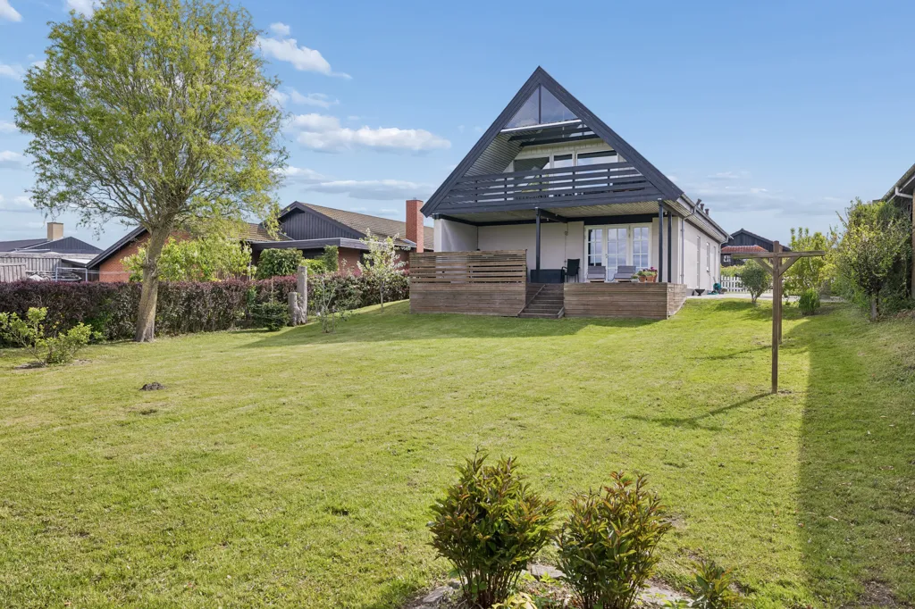 Jardin - Modernised Villa with Open View in Højby