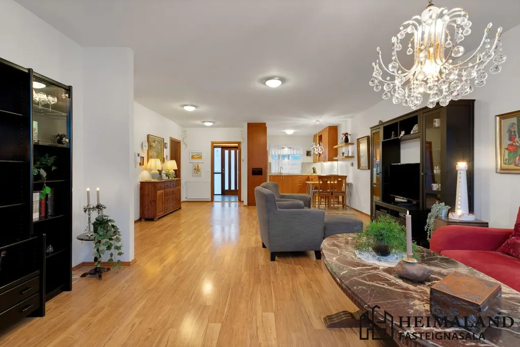 Soggiorno - Spacious 3-Bedroom Apartment with Elevator in Selfoss