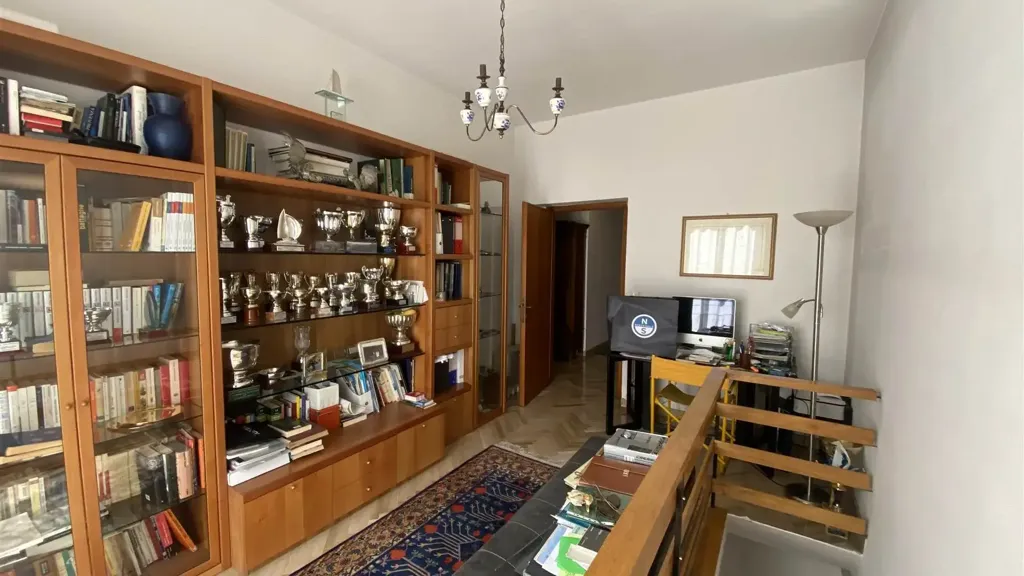 Bureau - Noble Staircase-Linked Apartments in Florence