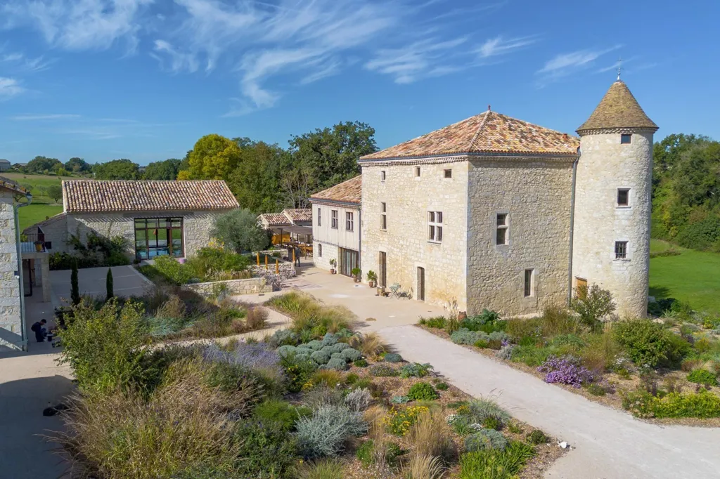 Vue aérienne - Domaine de Prestige avec Piscine Intérieure
