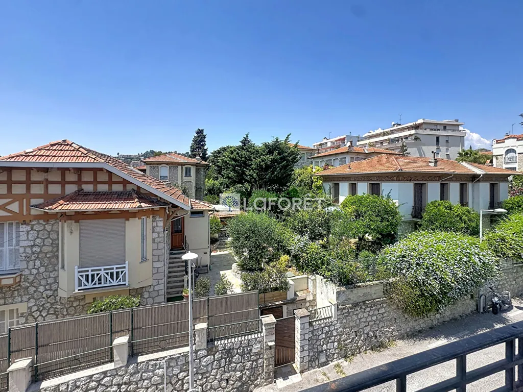 Rõdu - Charming 2-Bedroom Apartment in Nice