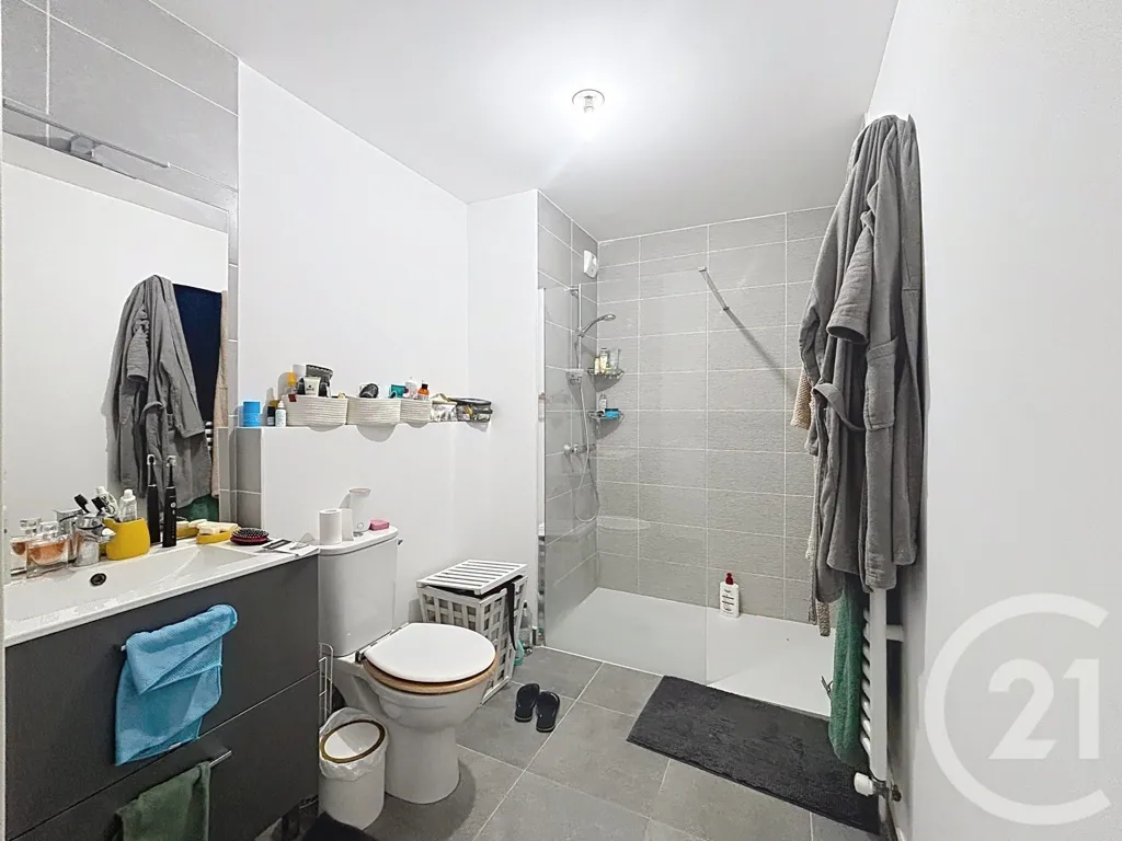 Vannitoad - 2-Bedroom Flat with Balcony in Dammarie-les-Lys