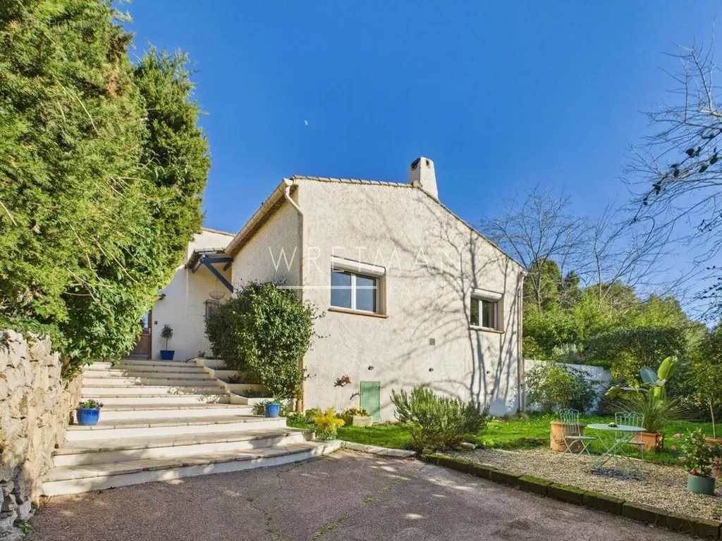 Extérieur - Villa 4 Chambres avec Piscine dans un Domaine Privé à Cannes Ouest