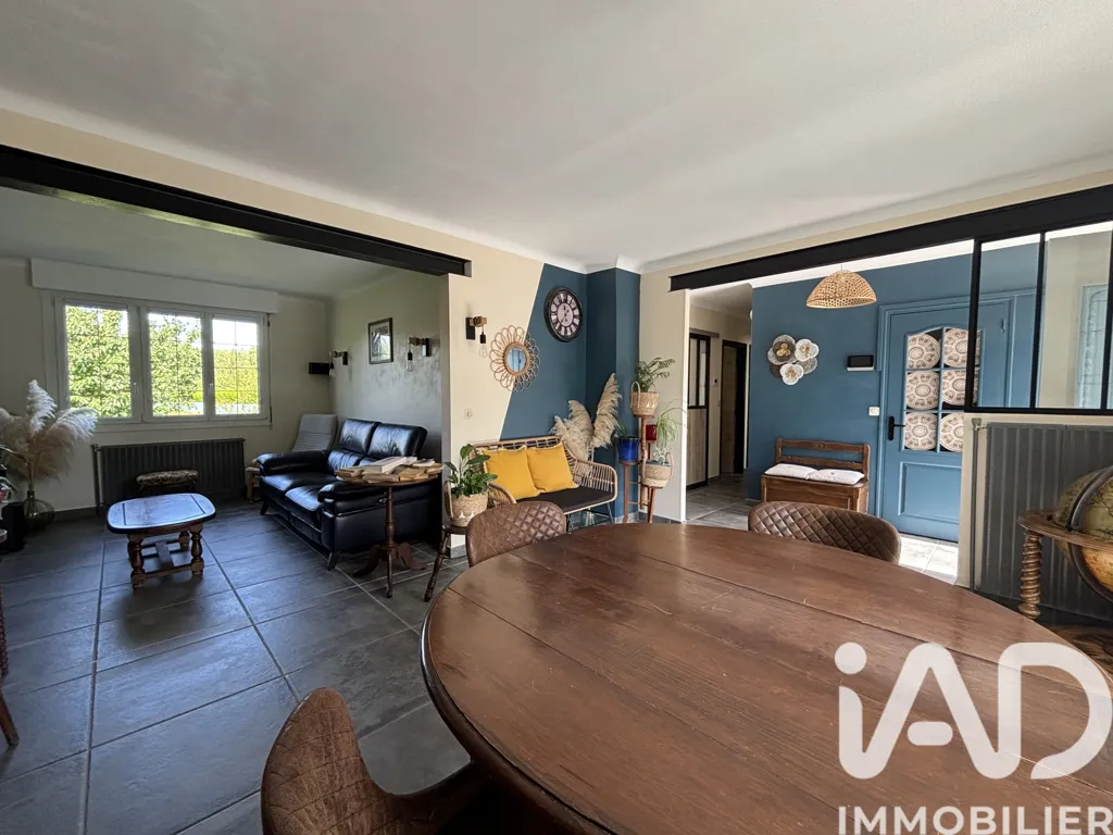 Sala da pranzo - Traditional House with Heated Pool in Pleurs