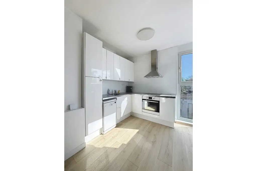Köök - Bright 2-Bedroom Apartment in Uccle