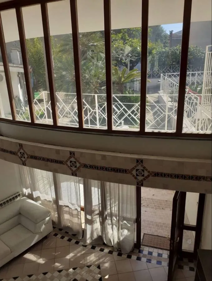 Séjour - Independent Villa with Dual Access in Parete