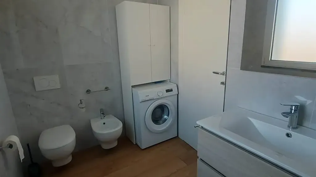 Vannitoad - Newly Built Apartment with Terrace in Sarzana