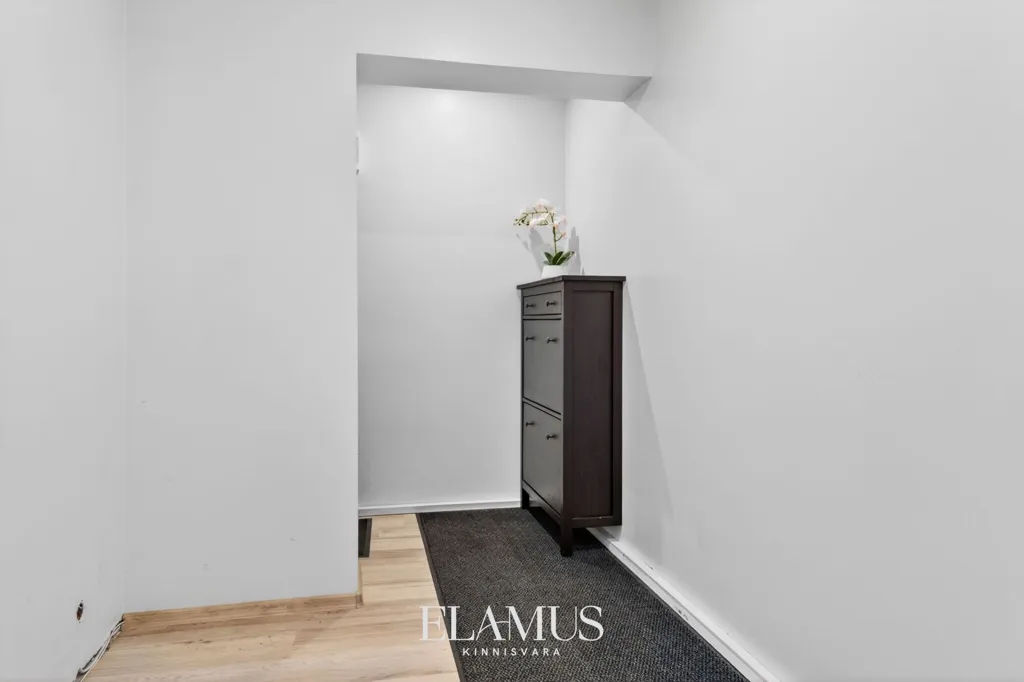 hallway_entrance