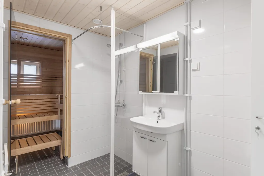 Salles de bain - Modern Flat with Sauna in Nöykkiö, Espoo