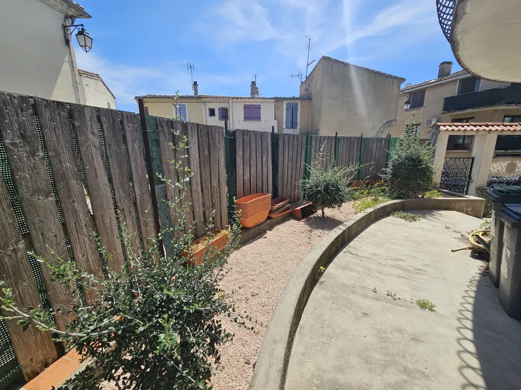Giardino - House with Terrace in Aimargues