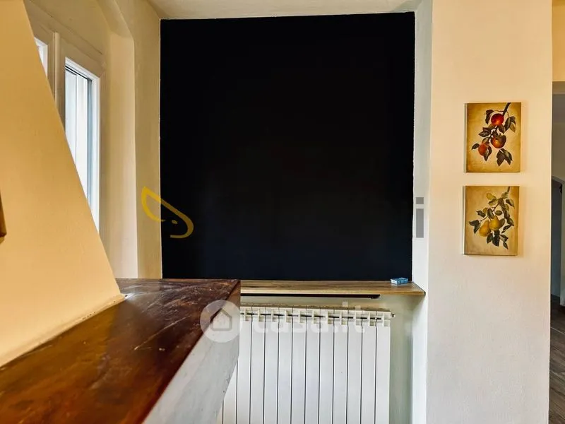 Esik - Triplex with Recent Renovation in Cucigliana