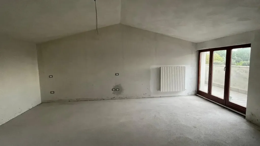 Pièces - Attico with Balcony in Osimo