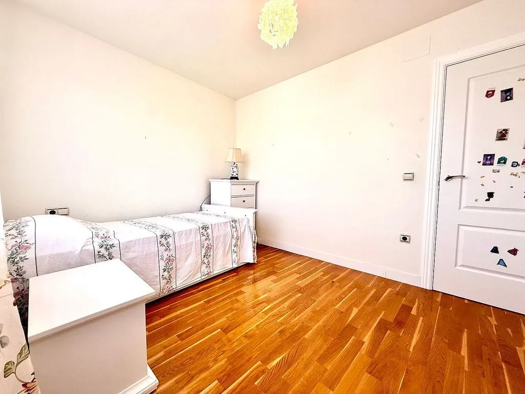 Bedrooms - Terraced Semi-Detached House in Aranguren