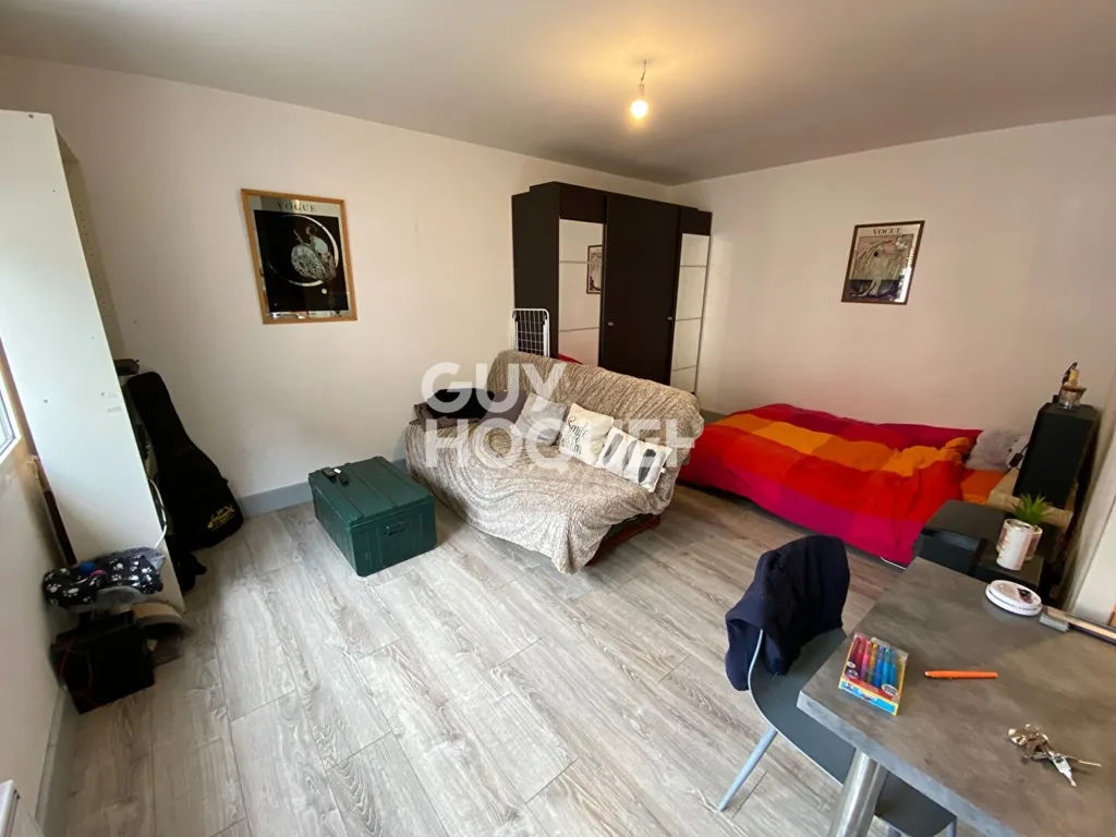 Bedrooms - Studio near Centre Ville in Valence