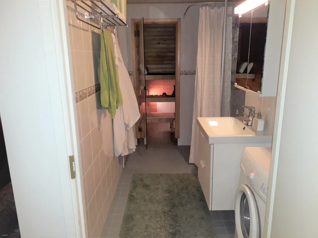Bathrooms - Bright Two-Bedroom Apartment with Sauna in Pitäjänmäki