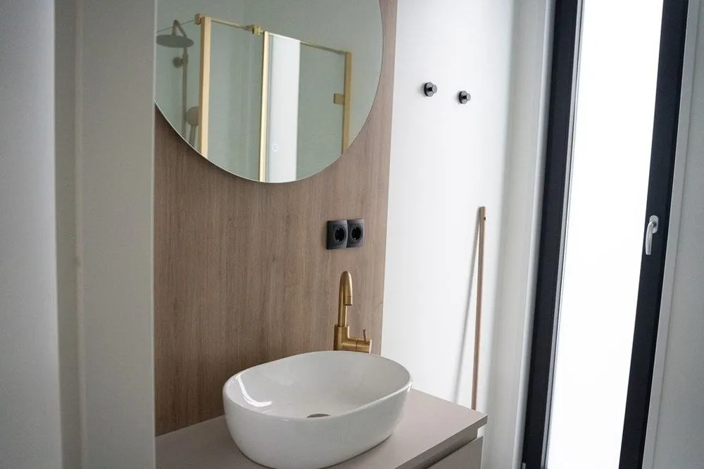Salles de bain - Modern House with Garden in Eck En Wiel