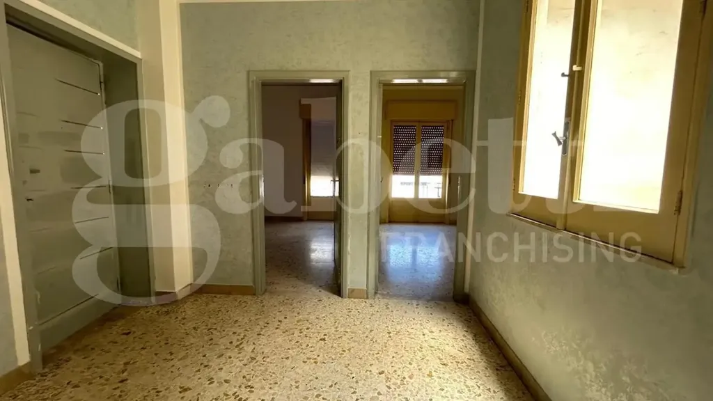 Entrée - Bright Apartment with Balcony in Messina