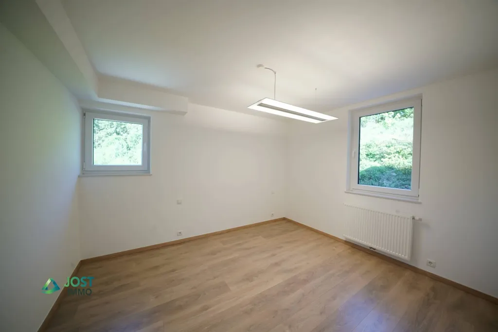Pièces - Appartement Moderne avec Balcon à Winseler