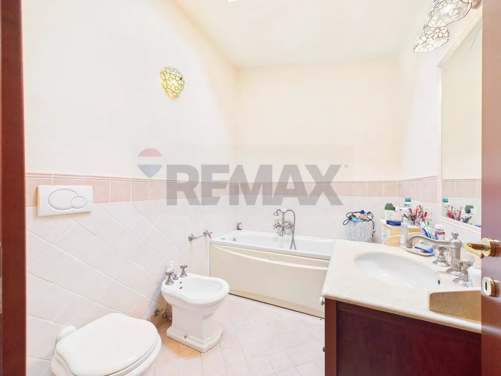 Bagni - Rustic-Style Semi-Detached Villa in Formello