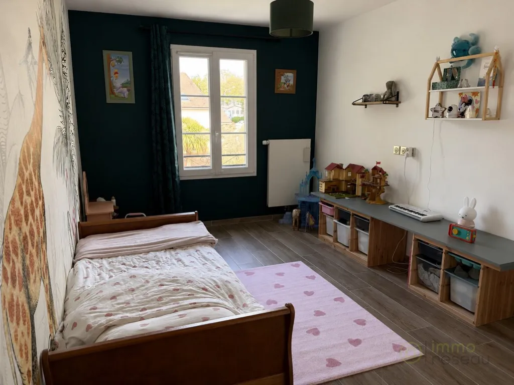 Bedrooms - Spacious House with Balcony in La Queue-Les-Yvelines