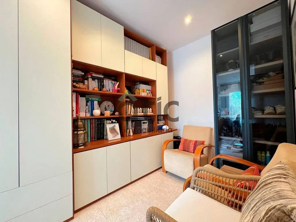 Office - Ground Floor Flat with Terrace in Manresa